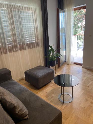 One-Bedroom Apartment with Terrace and Sea View image 7