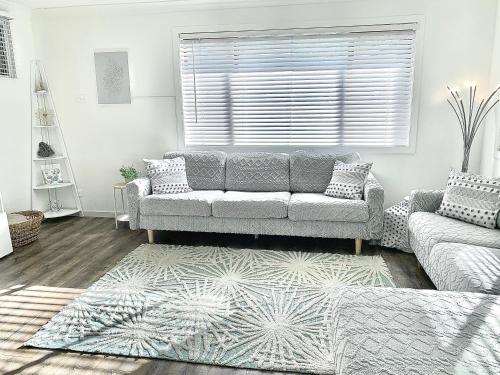 Surfside Holiday Home 100m Beach