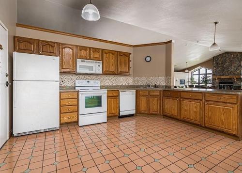 View at the Foothills Condo - image 12