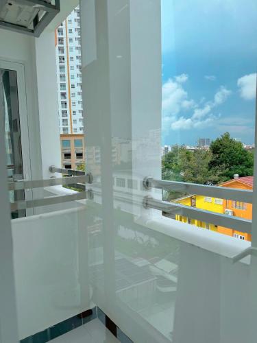 Deluxe Double Room with Balcony image 9