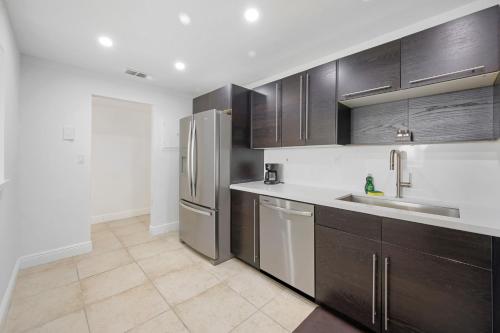 Spacious apartment in Ocean Reserv great view - 2br - 2bth in Sunny Isles Beach, USA
