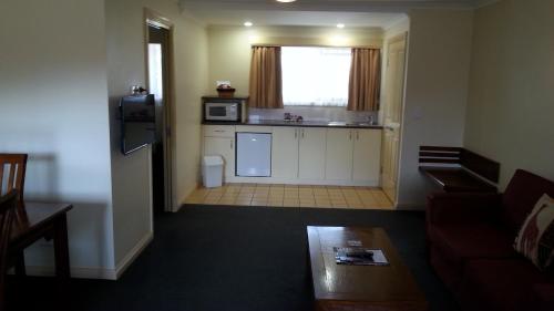 共用Lounge/電視區, 阿米代爾松樹汽車旅館 (Armidale Pines Motel) in 阿米代爾