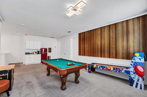 Spacious Dreamscape 12rooms 11 bathrooms 25 people Wifi in Kissimmee, USA