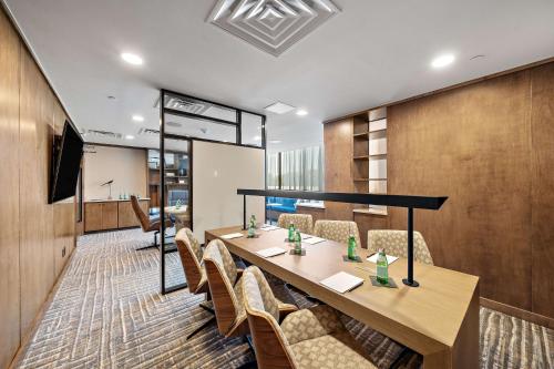 Hilton College Station & Conference Center - image 10