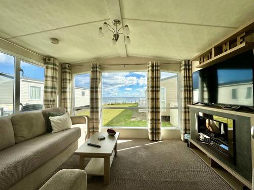 New Sea View Platinum Caravan with Huge Decking