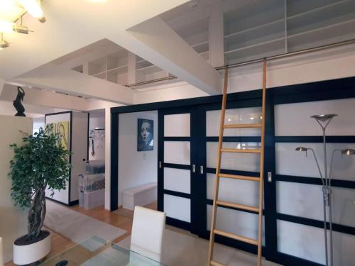 المرافق, Moderne Dachgeschosswohnung mit Garten, Pool, Balkon in Altenkunstadt