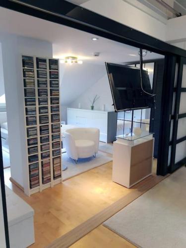 Moderne Dachgeschosswohnung mit Garten, Pool, Balkon in Altenkunstadt