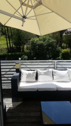 Moderne Dachgeschosswohnung mit Garten, Pool, Balkon in Altenkunstadt