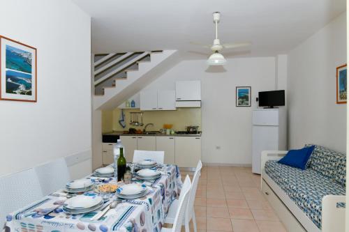 2 bedrooms, 4 beds