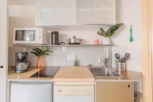 Kitchen, Nordstay - Urban Retreat near Hietaniemi Beach self check-in near Sibelius Park