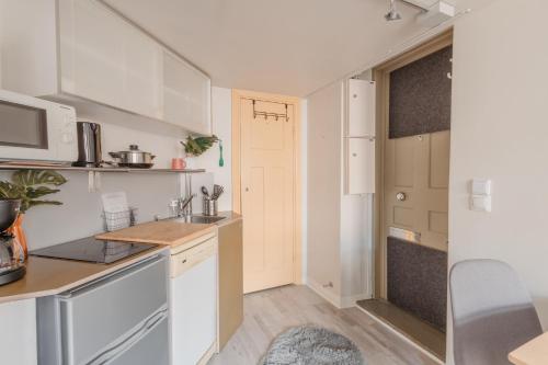 Kitchen, Nordstay - Urban Retreat near Hietaniemi Beach self check-in near Sibelius Park