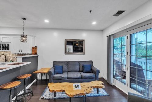 2nd Floor Front Side Signature Suite - 201 - main image