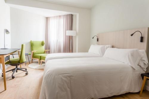 Standard Double or Twin Room image 2