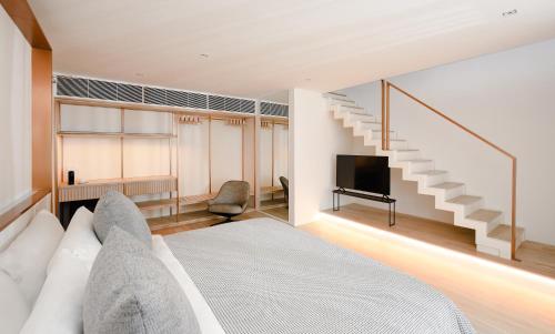 The Bartholdi Loft (Deluxe King Loft) image 5