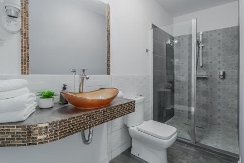 Deluxe Double Room image 6