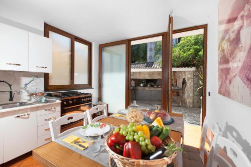 廚房, Appartamento Luxury in Villa, terrazzo privato in 聖阿加塔穗度戈爾菲