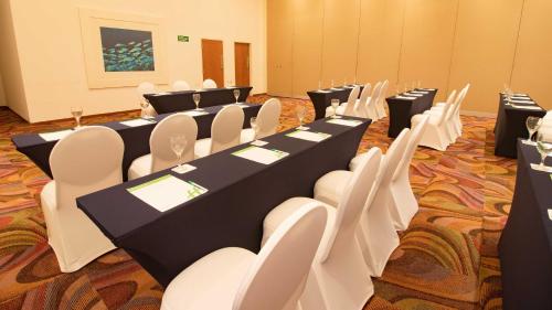 606166787 Holiday Inn Acapulco La Isla by IHG