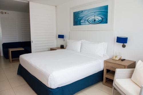 606166812 Holiday Inn Acapulco La Isla by IHG
