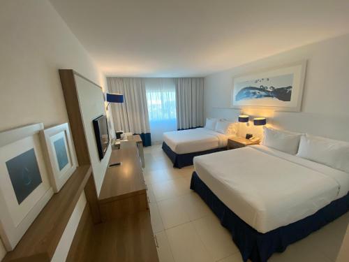606166831 Holiday Inn Acapulco La Isla by IHG