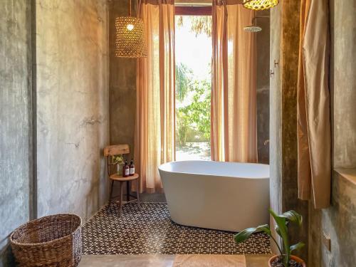 Bathroom, BAIA Nest Surf Villa Near the Beach - WiFi, Self-Serve Breakfast, Pet Friendly with a Fee in Bacon District