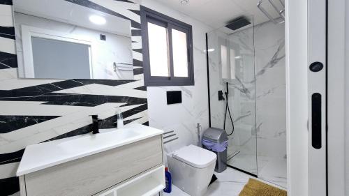 Three-Bedroom Apartment with Balcony image 10