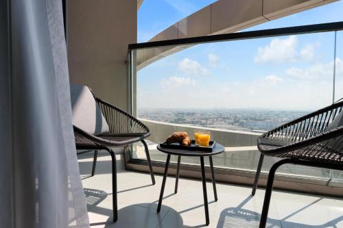 New Cozy 1BR in the Heart of the City - image 9