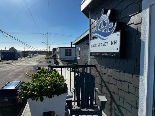 Dock Street Inn 3