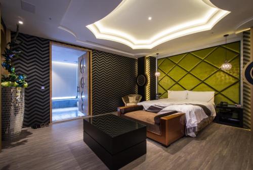 room detail thumbnail 1