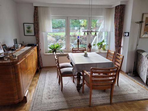 Großes Haus mit Garten, Sauna, Flügel, Kamin uvm (Großes Haus mit Garten, Sauna, Flugel, Kamin uvm) in Uslar