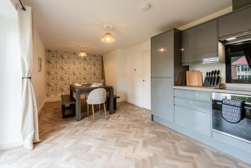 Spacious 5-Bedroom House in Nottingham in 諾丁漢市