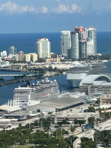 Glamorous Gale Miami Ocean View Balcony Resort & Spa in Miami, USA