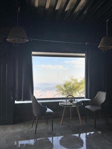 Balcony walk rest house Jabal shams in Al Ḩayl