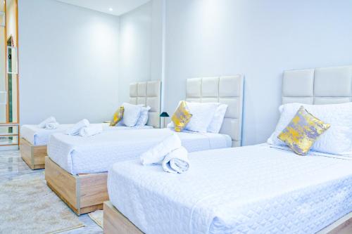 1 queen bed, 1 twin bed