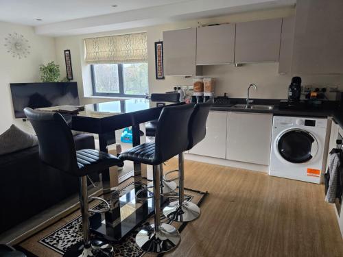Kakra’s Place with free secure parking Room Type - Two-Bedroom Apartment