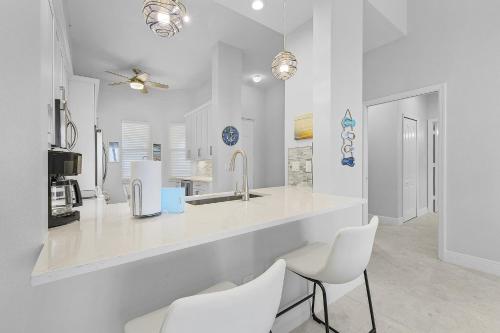 Palm Harbor Penthouse with Marina Views condo - image 2