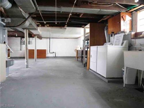 First floor Two Bedroom apt near airport and Cleveland Clinic Fairview in Cleveland, USA