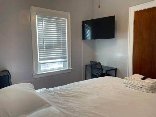 First floor Two Bedroom apt near airport and Cleveland Clinic Fairview in Cleveland, USA