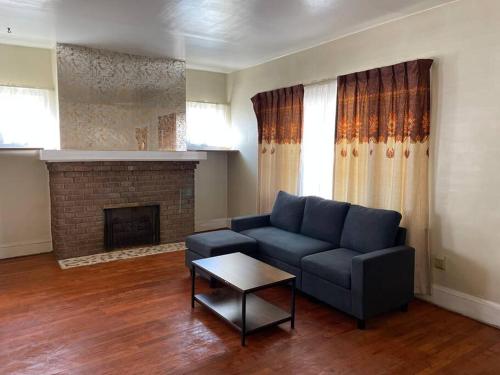 First floor Two Bedroom apt near airport and Cleveland Clinic Fairview in Cleveland, USA