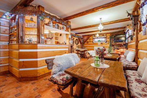 Shared lounge/TV area, Apartmany Iwona in Rokytnice nad Jizerou