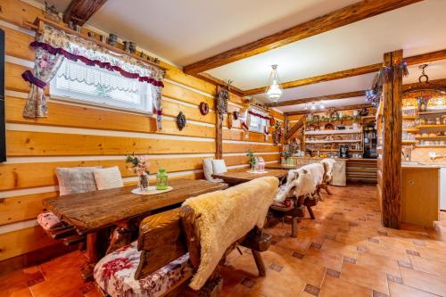 Shared lounge/TV area, Apartmany Iwona in Rokytnice nad Jizerou