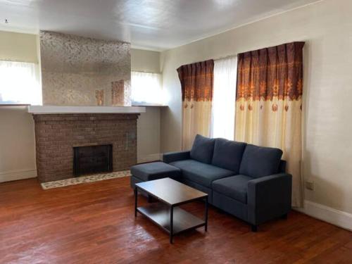 Comfy First Floor Bedroom near Cleveland Clinic Fairview, Cleveland (fotografie 4)