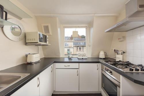 Lovely Georgian Loft in The Very Centre of Bath, Bath (photo 9)