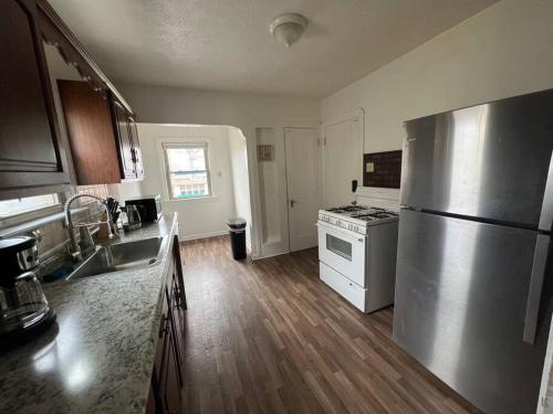 The Celi House - 2 bedroom bath house 10min Downtown & Airport near Cleveland Clinic Fairview, Cleveland (fotografie 8)