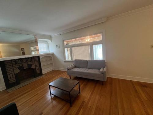 The Celi House - 2 bedroom bath house 10min Downtown & Airport near Cleveland Clinic Fairview, Cleveland (fotografie 9)