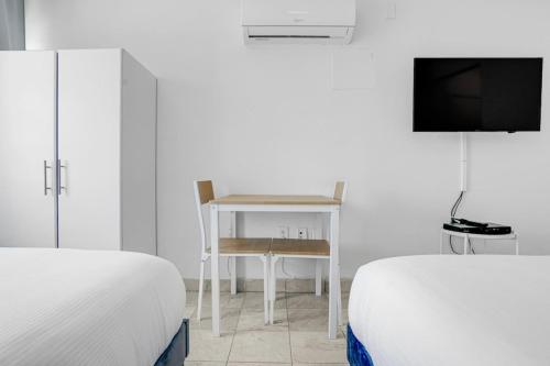 South Beach Chic Studio Retreat sleeps 4 in Miami Beach, USA