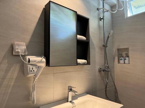 Deluxe Double or Twin Room image 1