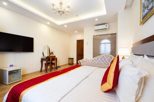 1 king bed, 1 sofa bed