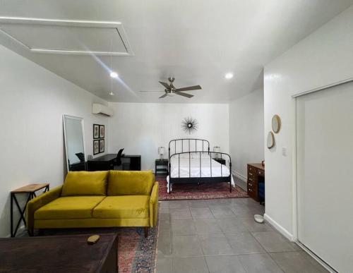 Great Private Studio in Noho in Los Angeles, USA