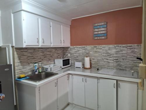 Instalaciones, Norms Near US Embassy in Bridgetown