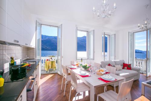 virtuve, Villa Larius Balcone in Carate Urio